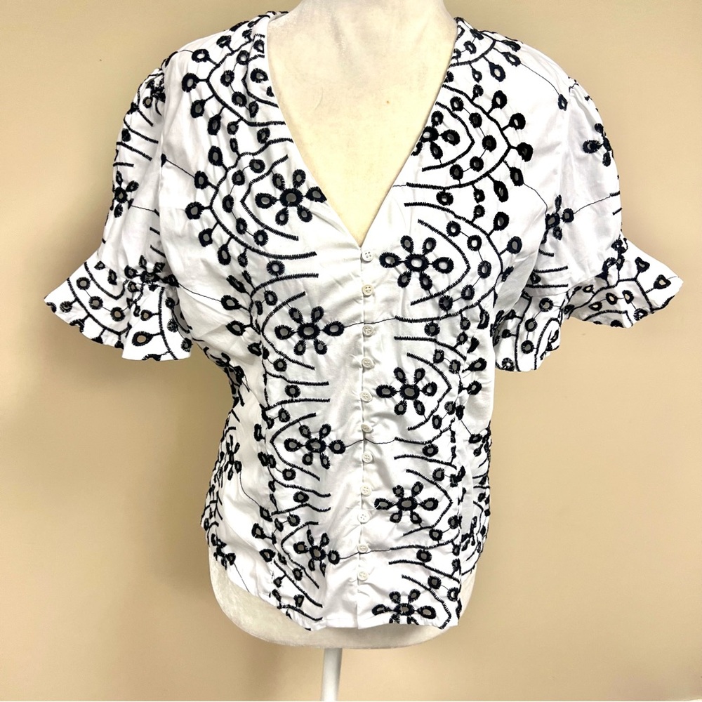 Versona White Embroidered Button-Front Top